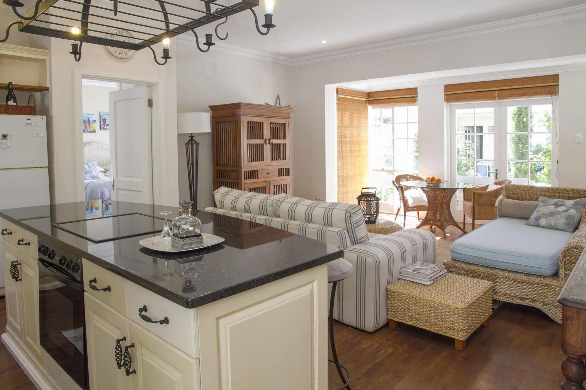 Admiralty Beach House Порт-Елізабет Екстер'єр фото
